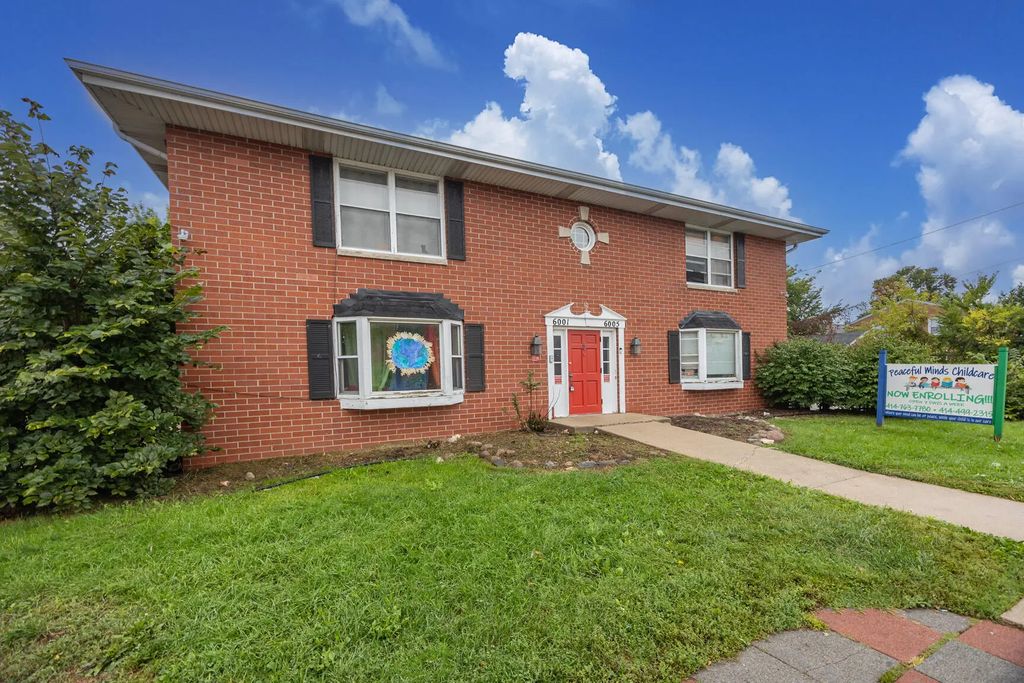 6001 W North Ave 6005, Wauwatosa