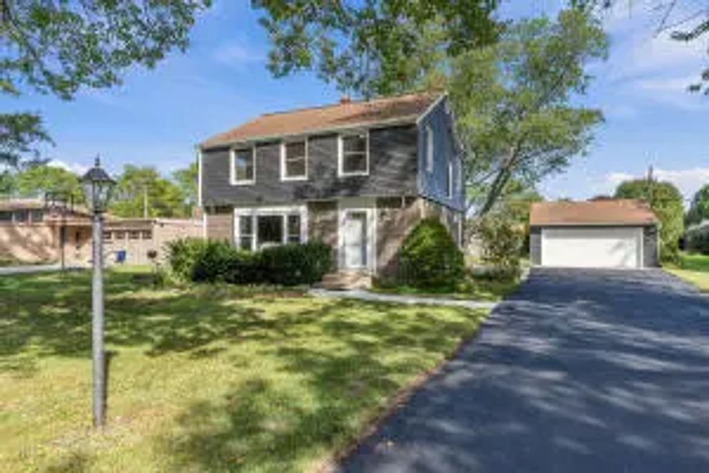 7438 N Seneca Rd, Fox Point