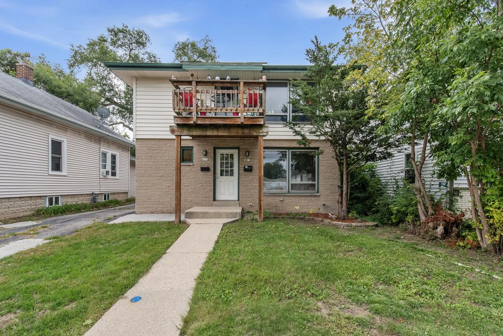 4611 N 125th St 4613, Butler