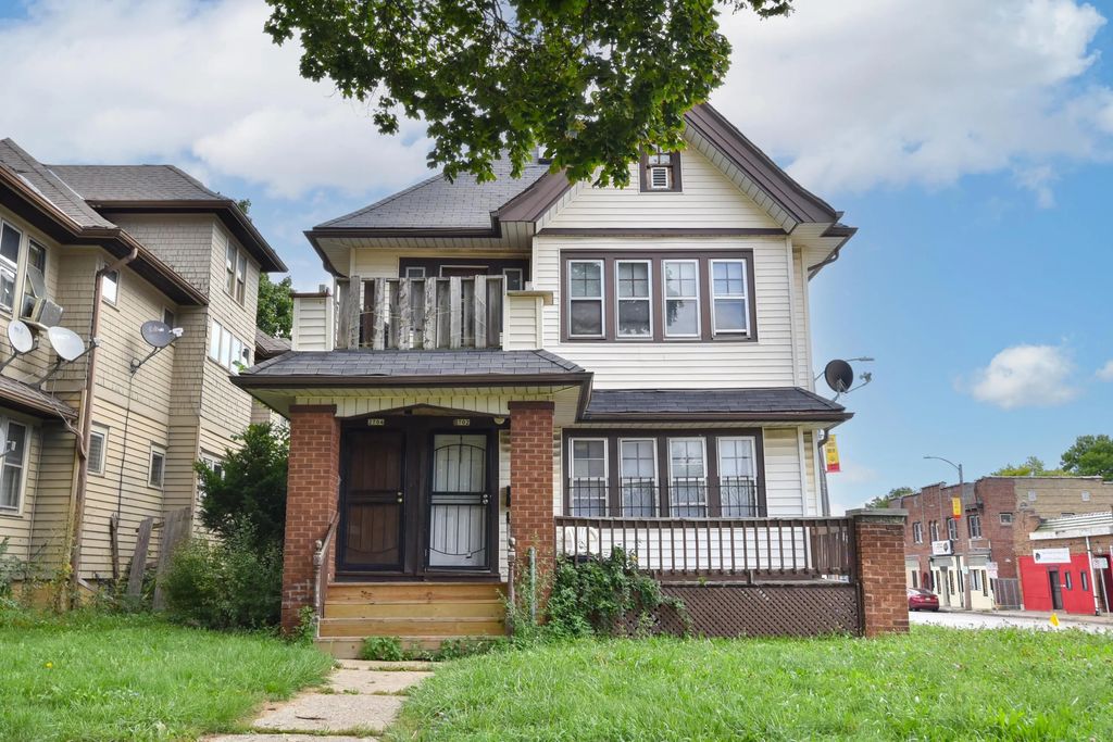2702 N 49th St 2704, Milwaukee