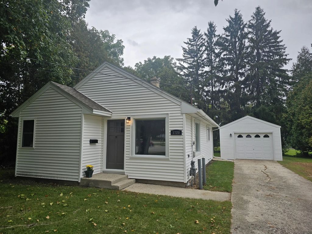 1720 Menasha Ave, Manitowoc