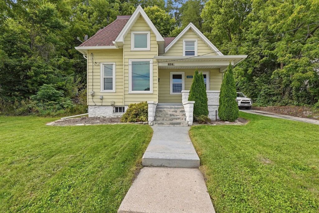 634 E North St, Waukesha