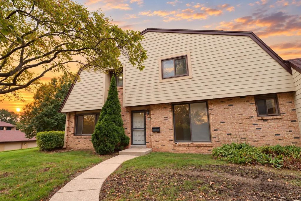 8693 N 73rd St, Milwaukee