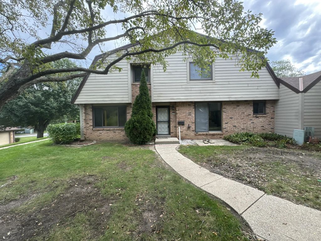 8693 N 73rd St, Milwaukee