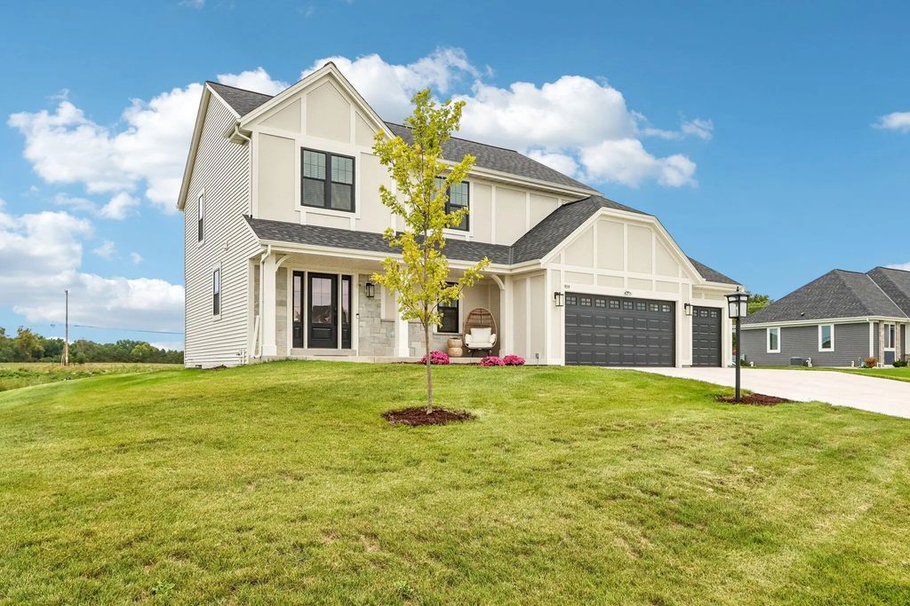 614 Twin Creeks Dr, Dousman
