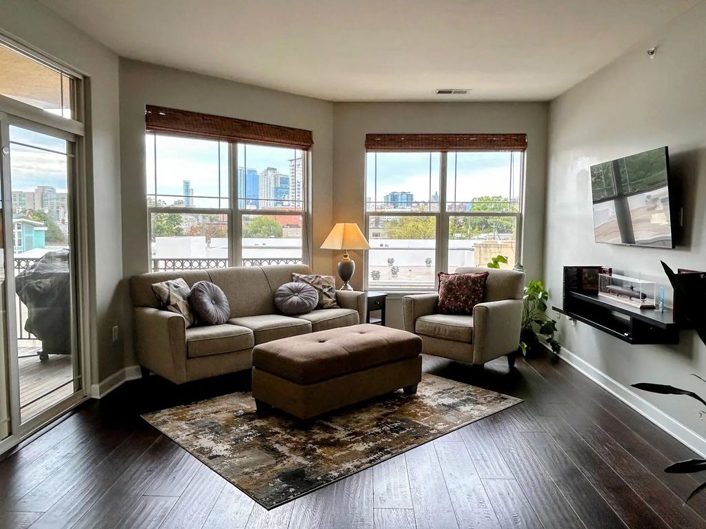 1619 N Farwell Ave 310, Milwaukee