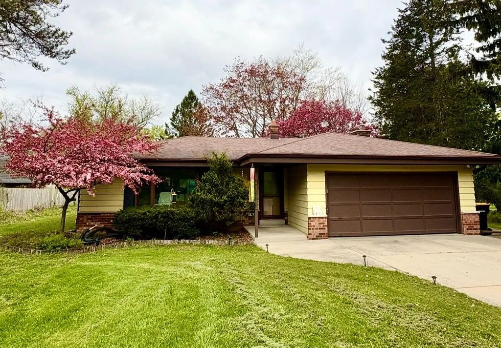 8333 N Cedarburg Rd, Brown Deer
