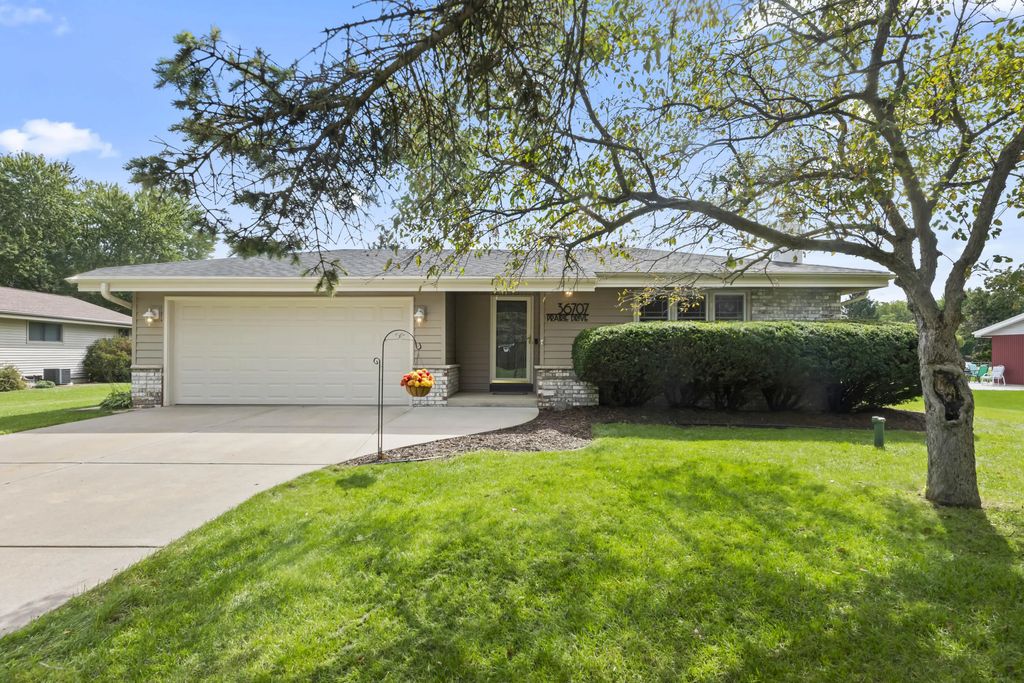 36707 Prairie Dr, Summit