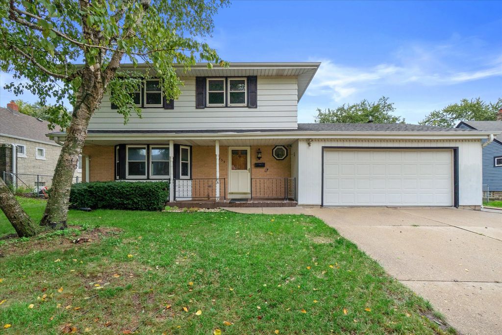 732 S 96th St, West Allis