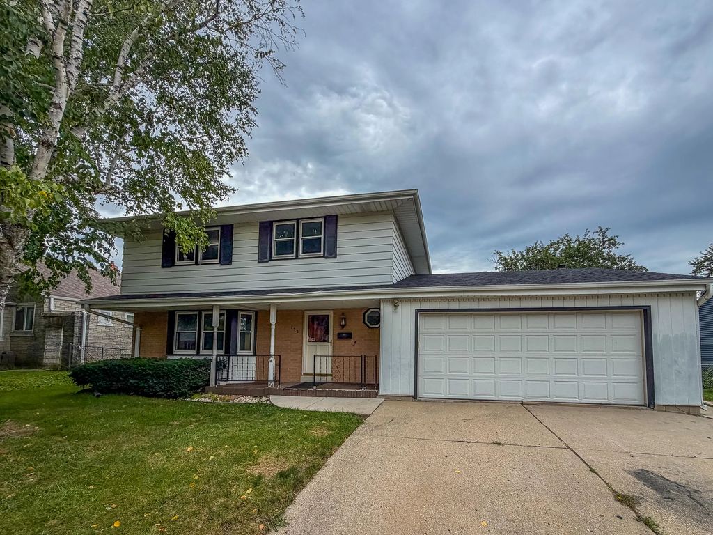 732 S 96th St, West Allis