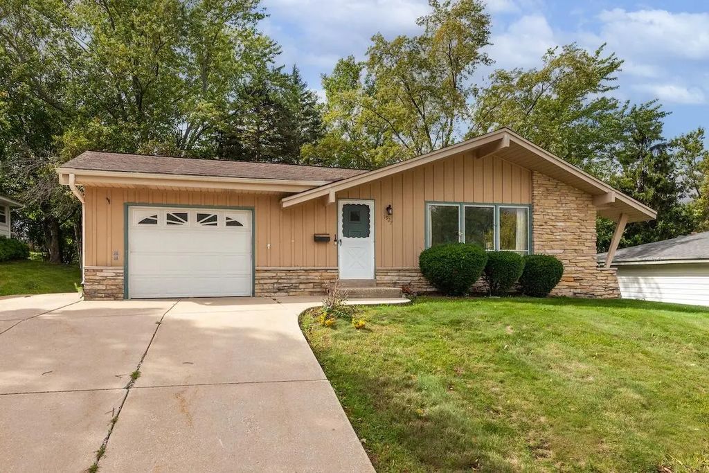 1927 Michigan Ave, Waukesha