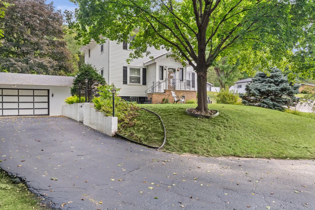 858 Vista Ct N, La Crosse