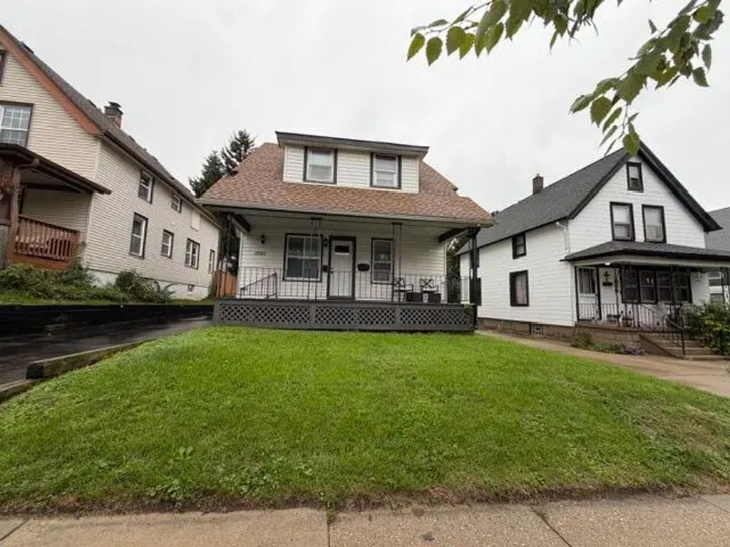 1055 N 68th St, Wauwatosa