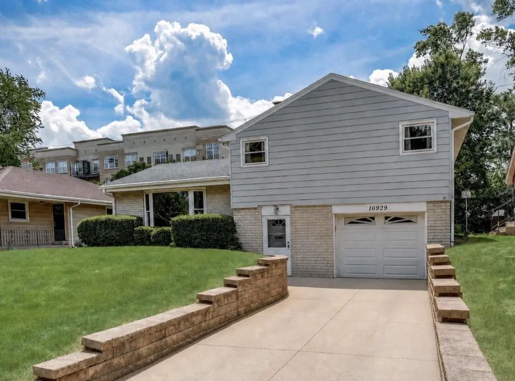 10929 W Harvard Ln, Wauwatosa