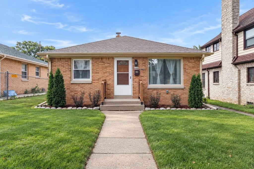 6114 W Leon Ter, Milwaukee