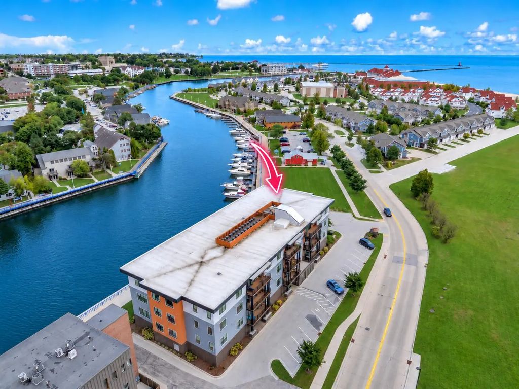 750 S Pier Dr 18, Sheboygan