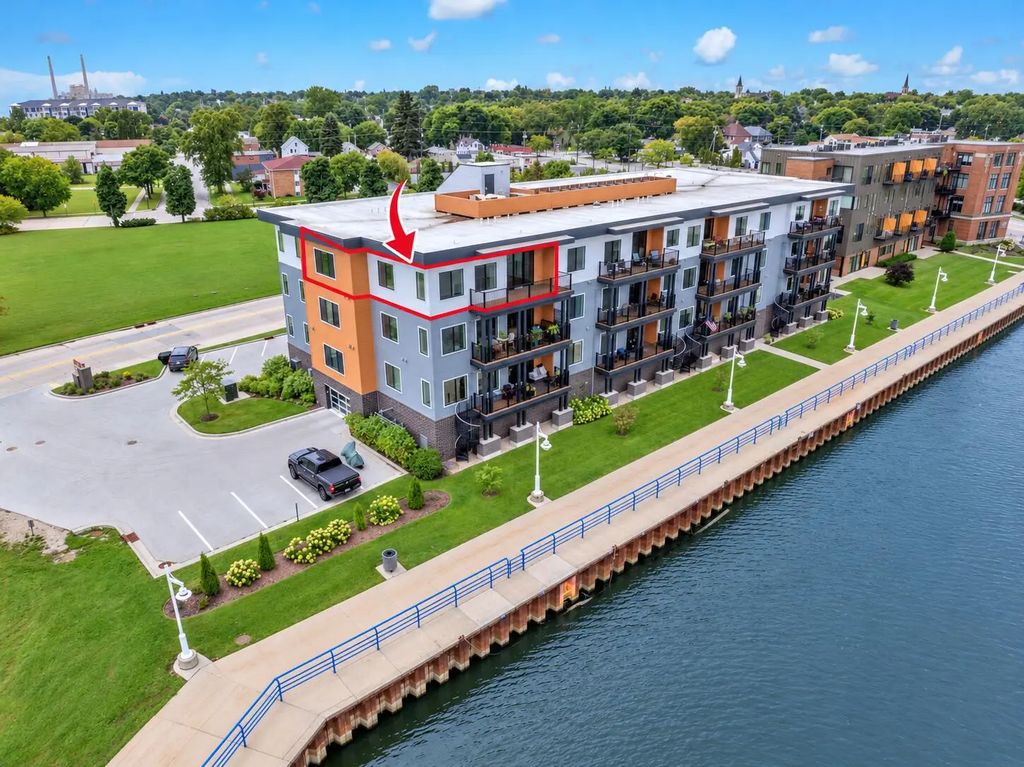 750 S Pier Dr 18, Sheboygan