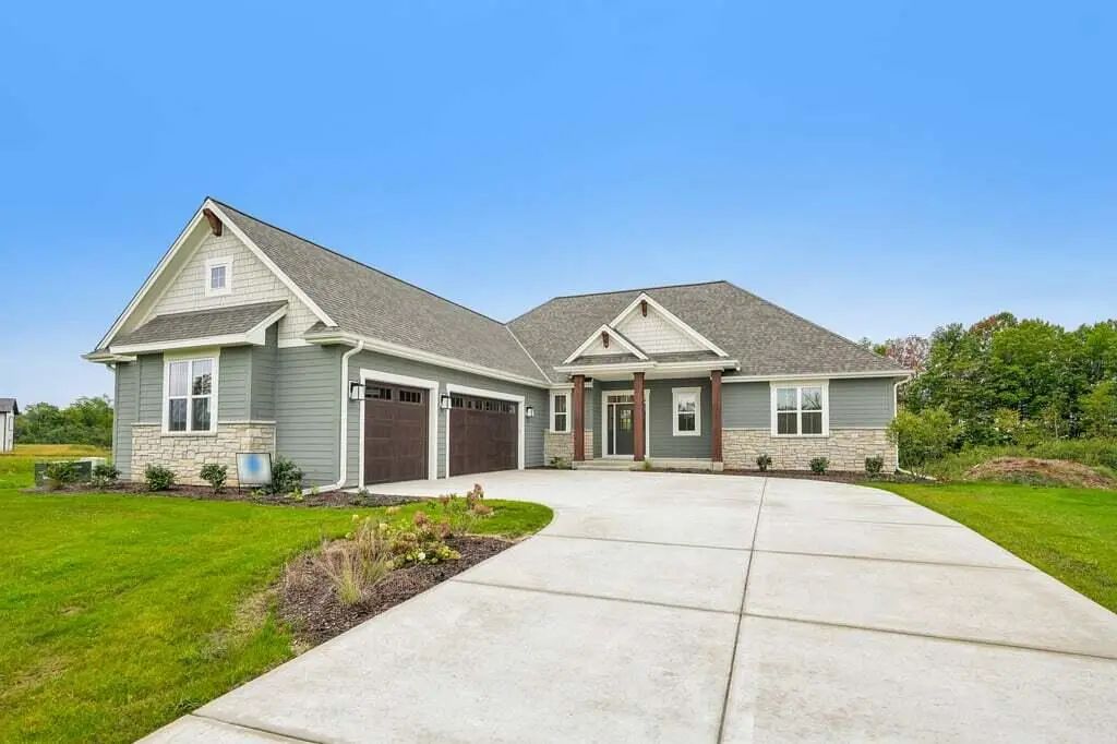 N51w18847 Quietwood Dr, Menomonee Falls