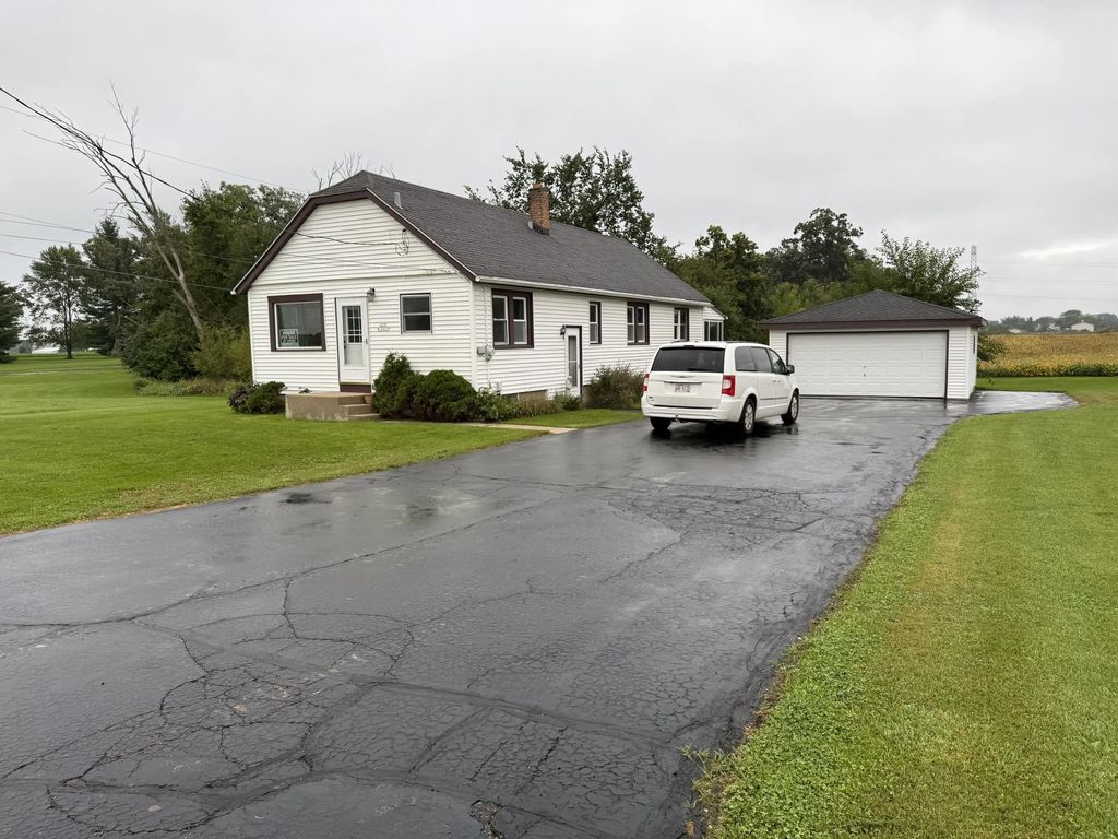 S99w20405 Parker Dr, Muskego