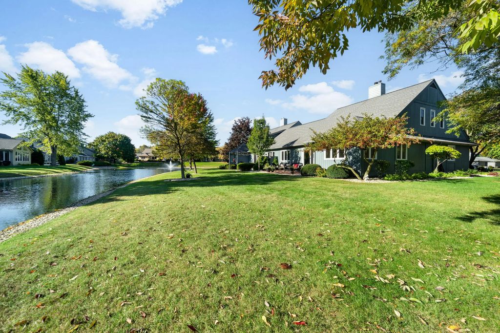 2301 W Dickinson Ct, Mequon