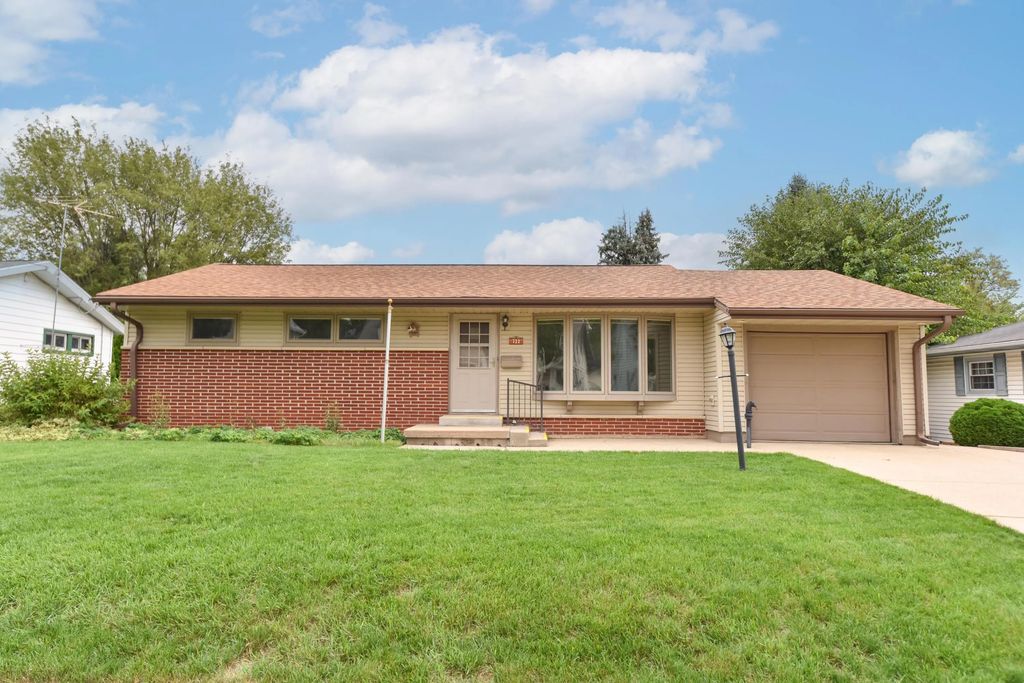 722 Summit Ave, Waukesha