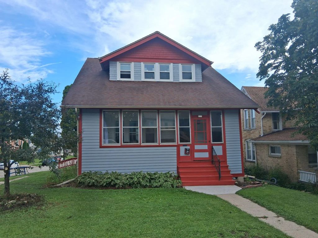 177 E Washington St, West Bend