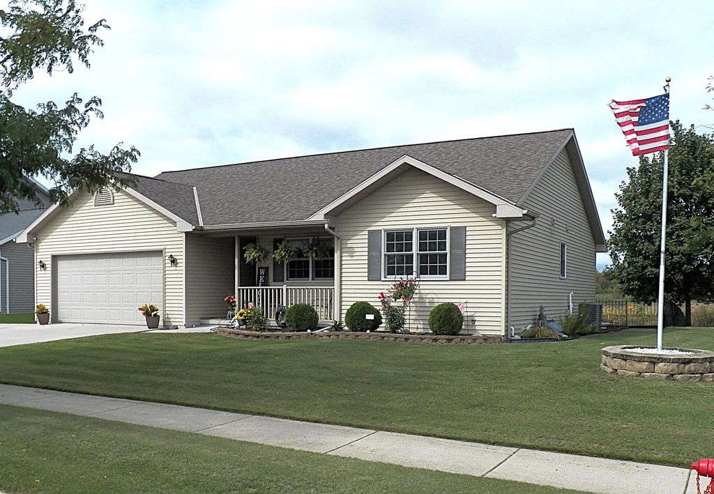 4502 Ridge Ct, Manitowoc