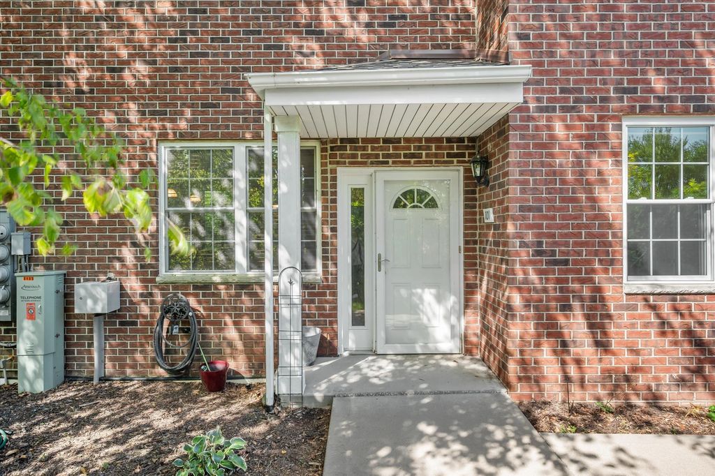 8485 S Ashbury Ln 101, Oak Creek
