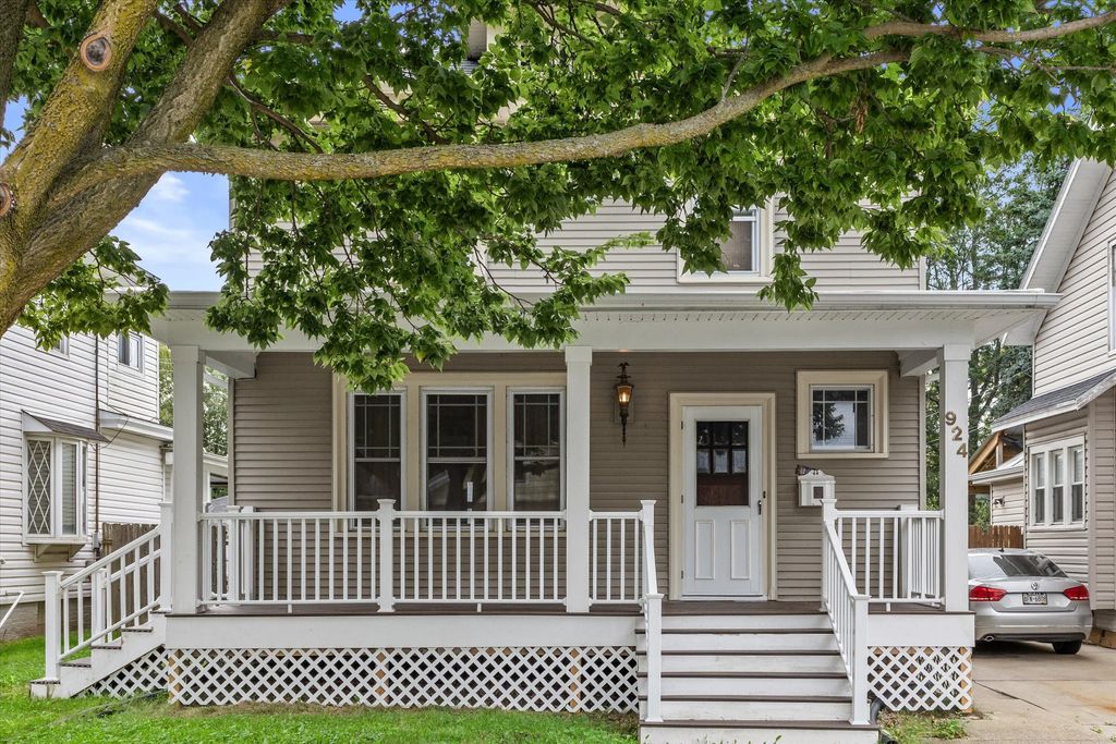 924 Hayes Ave, Racine