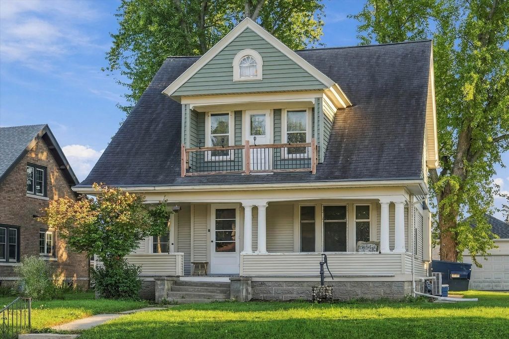 823 Center Ave, Oostburg