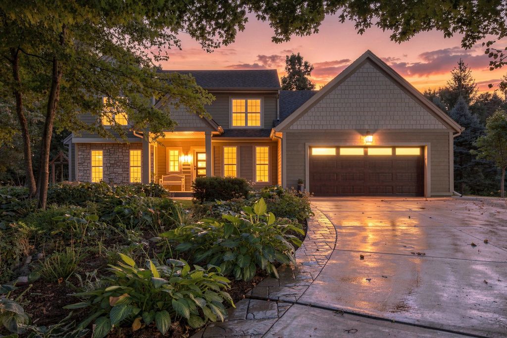 4949 Lake Dr, West Bend