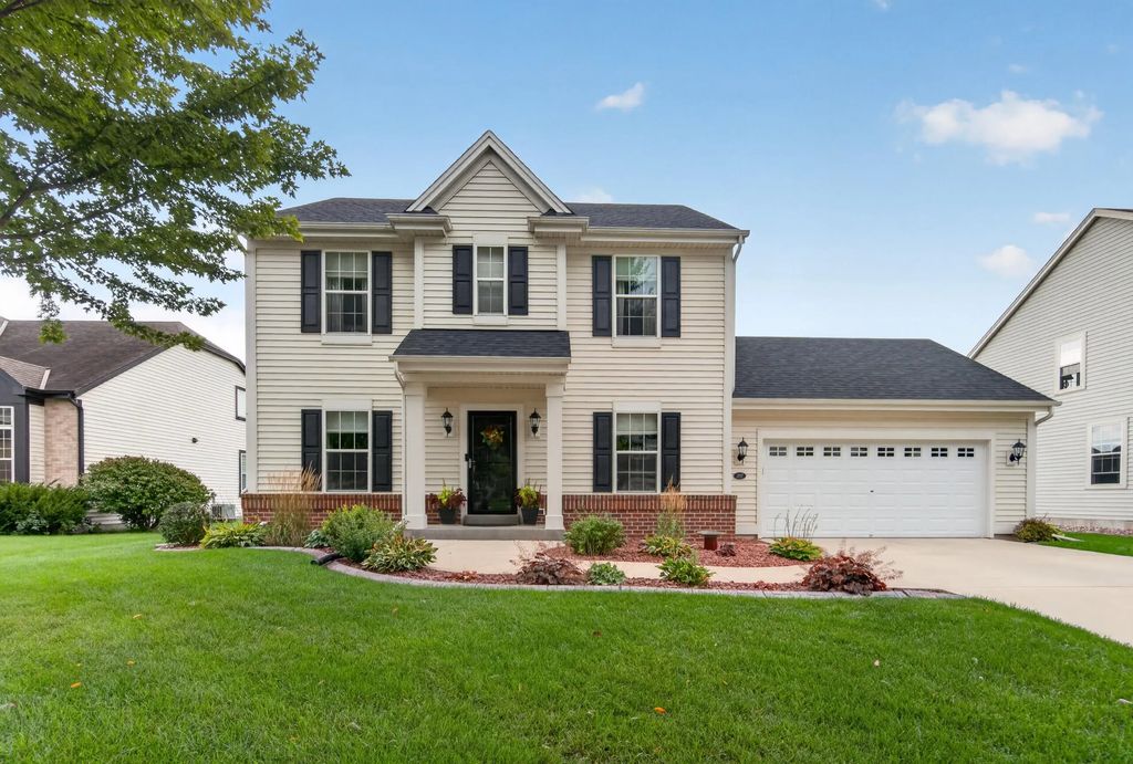 1727 Cloverview St, West Bend