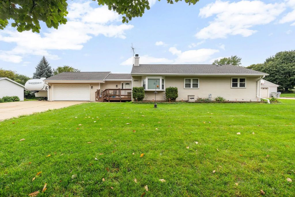 5845 N 119th St, Milwaukee