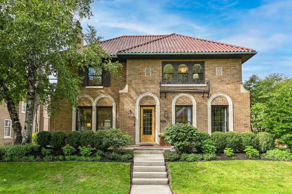 3529 N Summit Ave, Shorewood