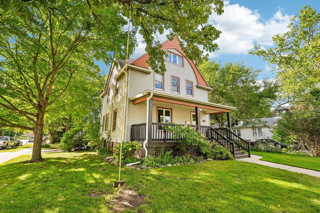 530 S Main St 530a, Oconomowoc