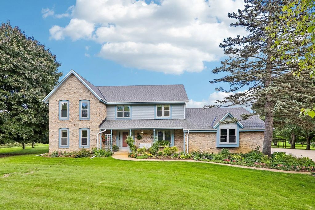 W284n3580 Old North Shore Dr, Delafield