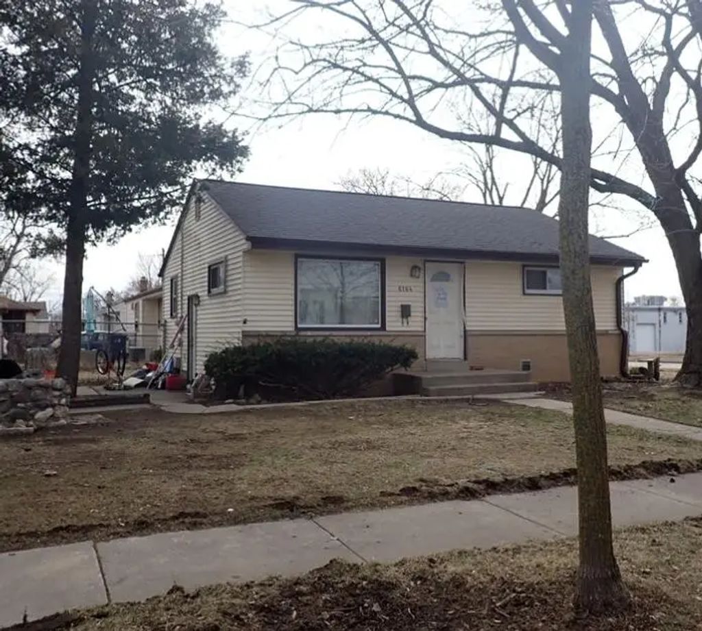 6164 N 89th St, Milwaukee
