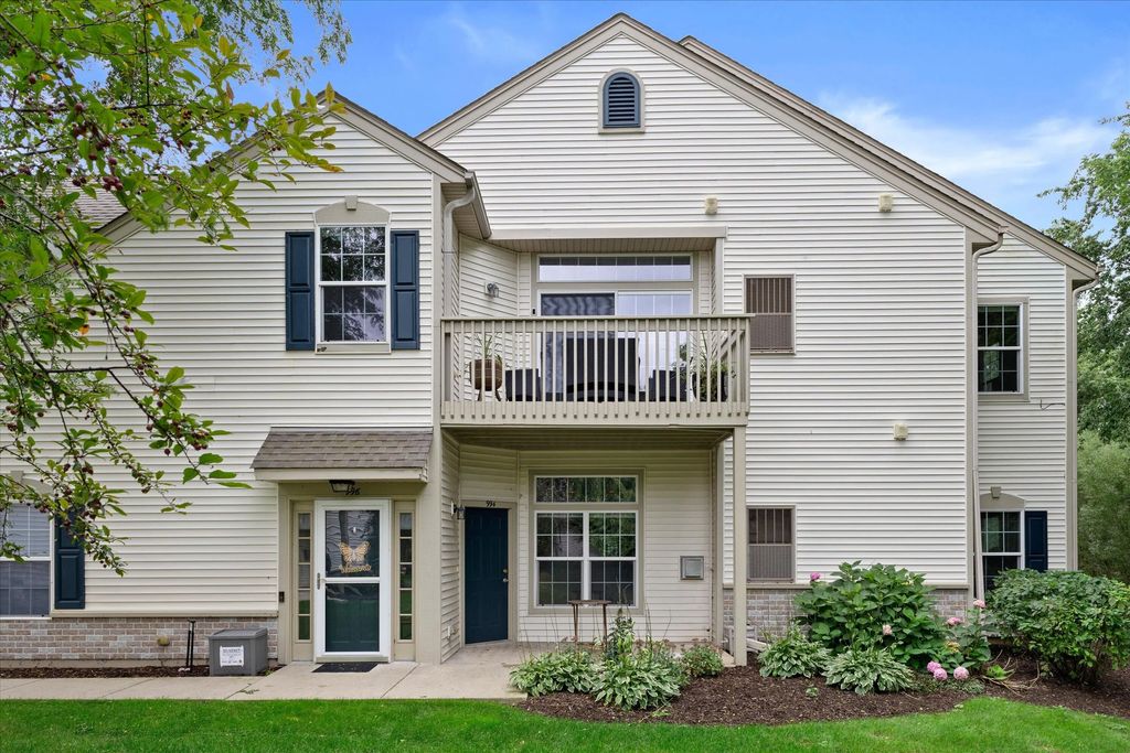 996 Bedford Ct 202, Mount Pleasant