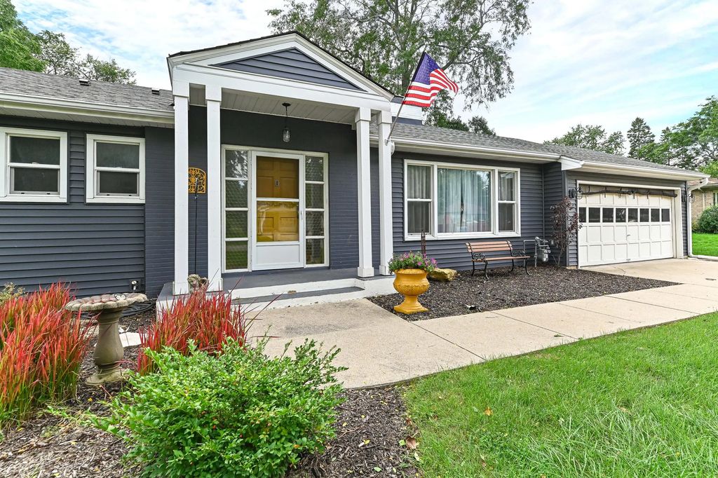 3817 Maryland Ave, Elmwood Park