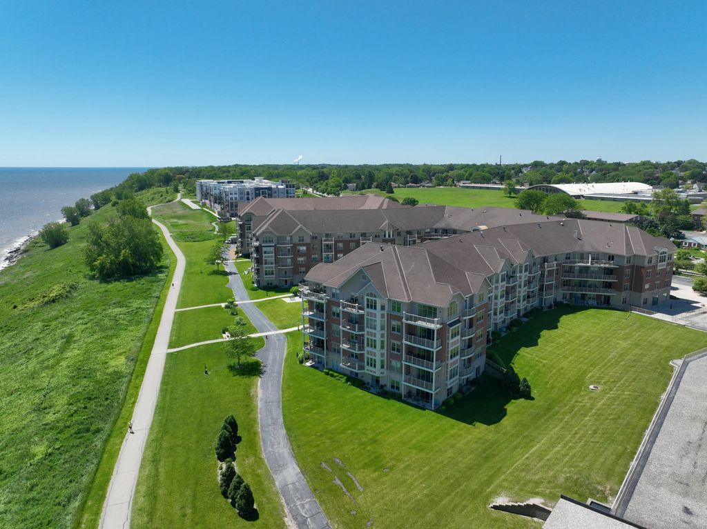 4120 S Lake Dr C355, Saint Francis