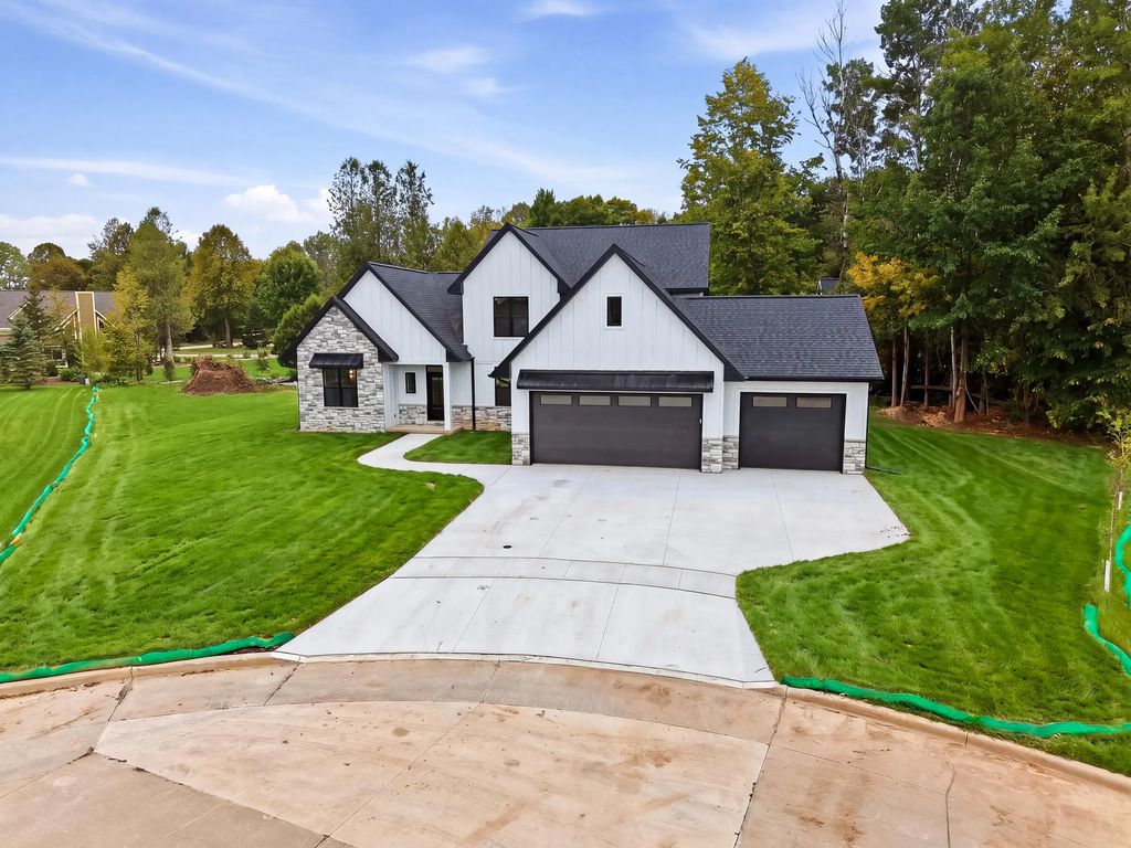 338 Mosie Ct, Manitowoc