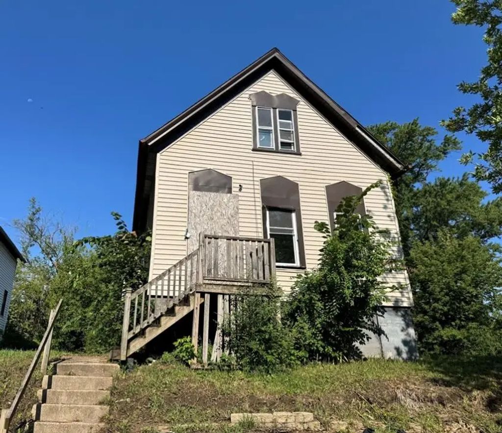 2455 N Dr William Finlayson St, Milwaukee