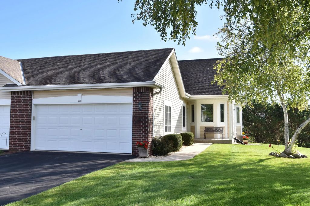 972 Niagara Ct, Port Washington