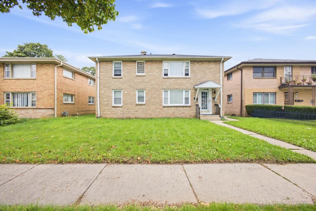 6826 W Congress St 6828, Milwaukee