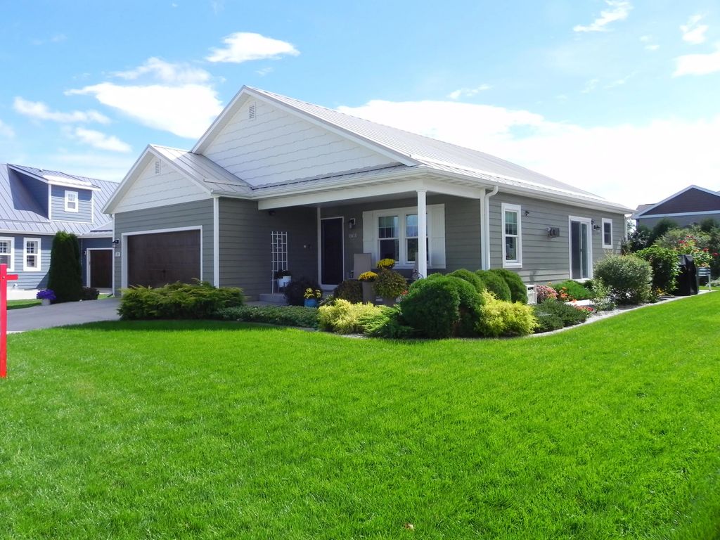 1811 Farm View Dr, Grafton