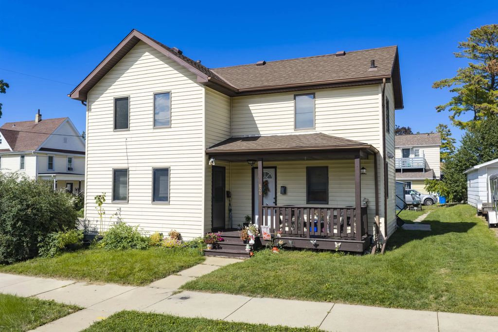600 E Cady St, Watertown