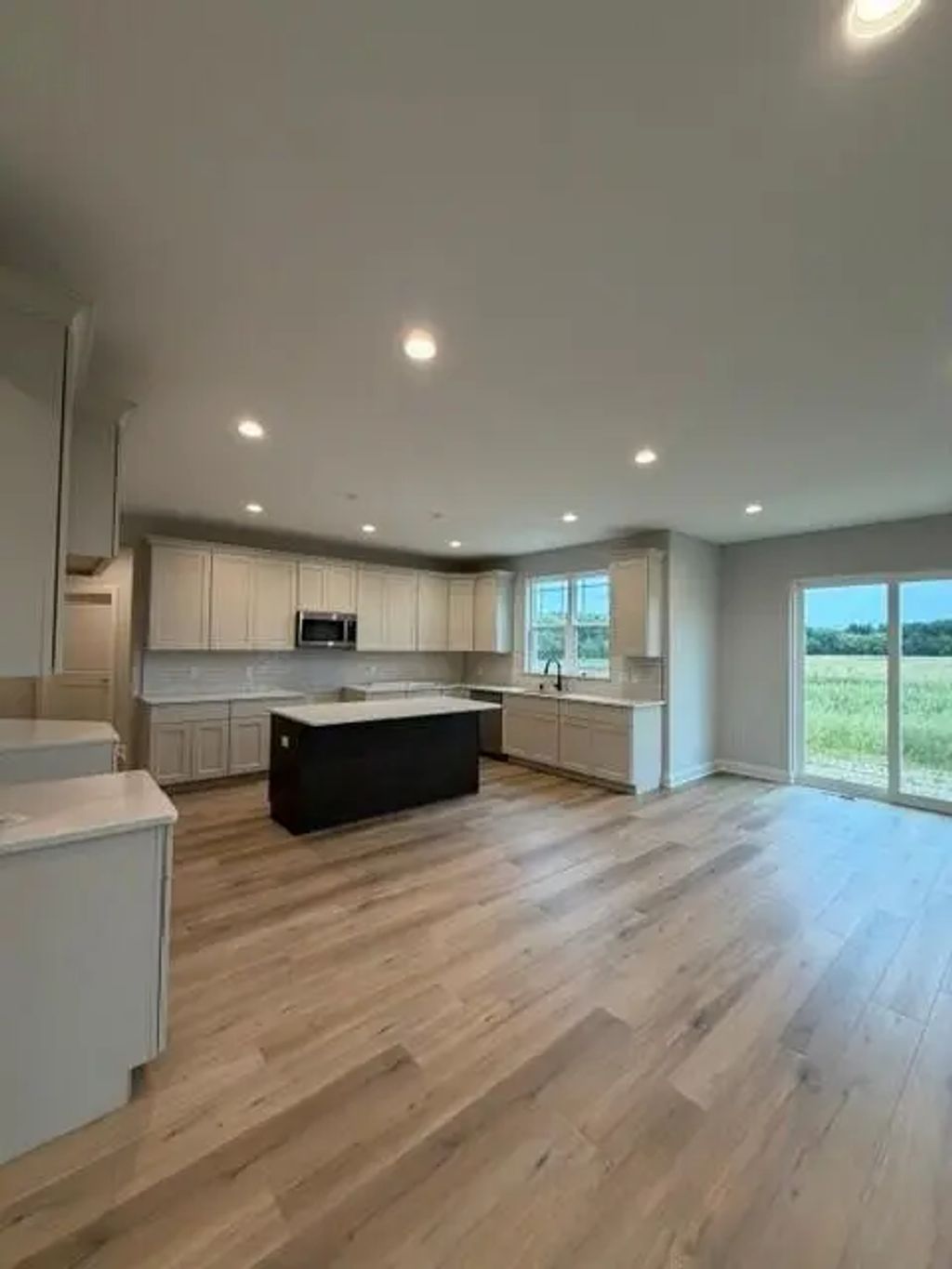 611 Talbots Woods Ct, Dousman