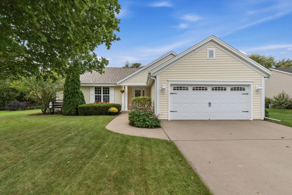 622 Hickory Hollow Rd, Waterford