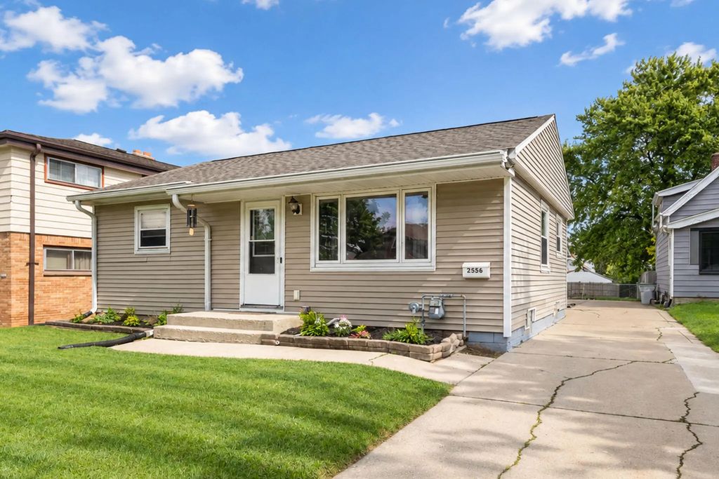 2556 S 69th St, Milwaukee