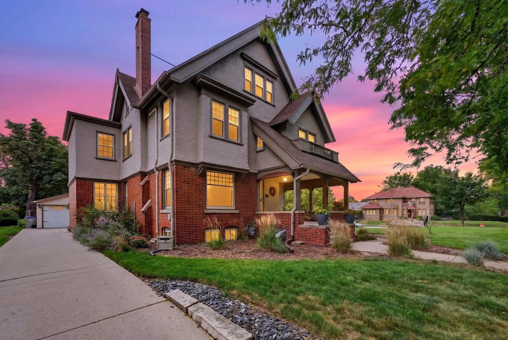 3223 W Highland Blvd, Milwaukee
